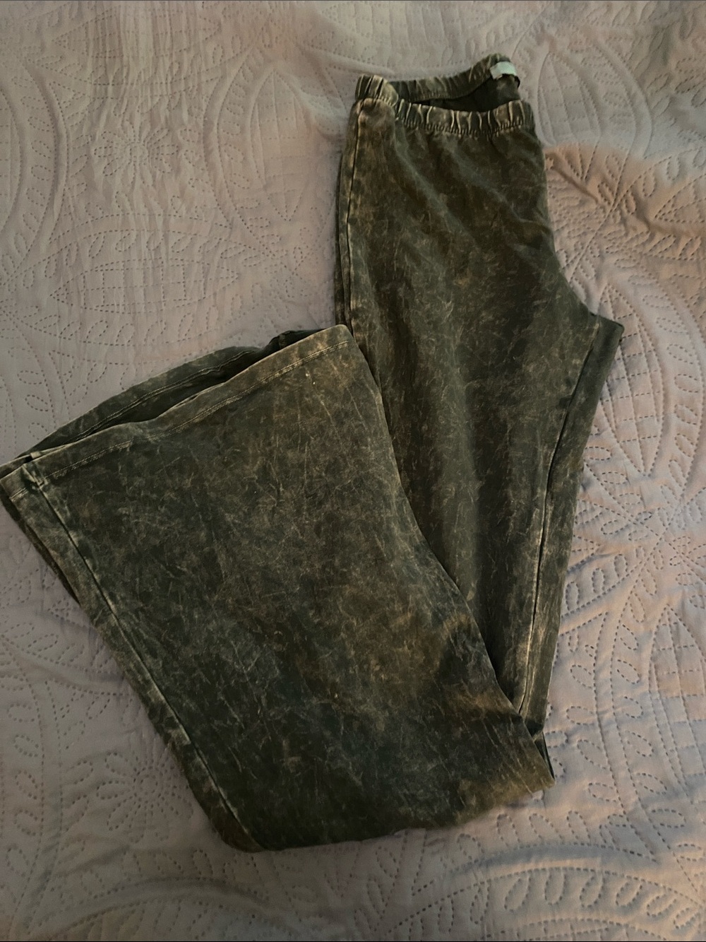 Women’s Flare Jeans in Washed Grey  - Pull-On Wide Leg size small